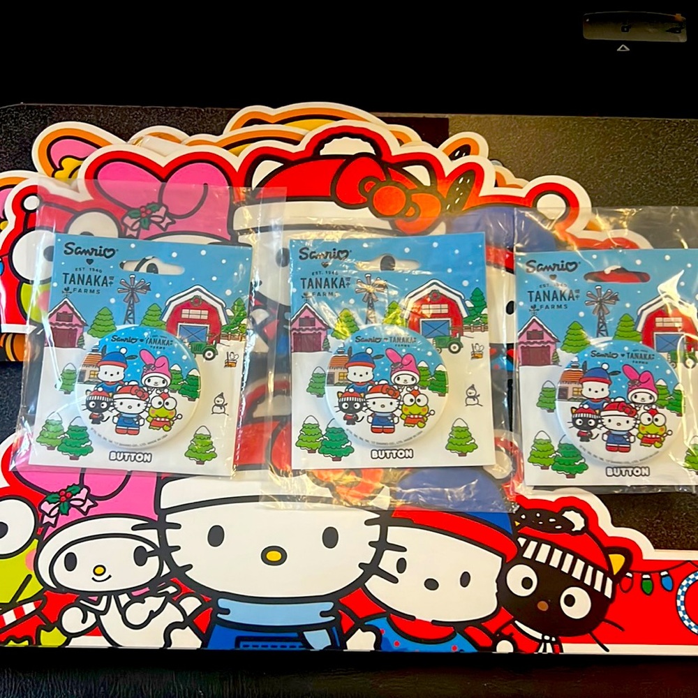 Hello Kitty ❣️special limited edition Holiday Button